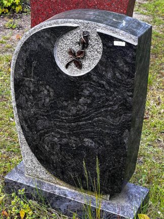 Dunkler Granit Stehstein
